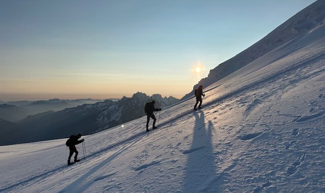 Ekspedisi Mont Blanc: Timku Adalah Tim Pertama yang Mencapai Puncak