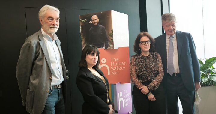 Mengangkat Martabat Kolektif Lewat Dukungan dan Seni Luminaria